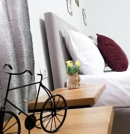 Spacious And Cozy Apartment - Ajia Apartment Tiranë Ngoại thất bức ảnh